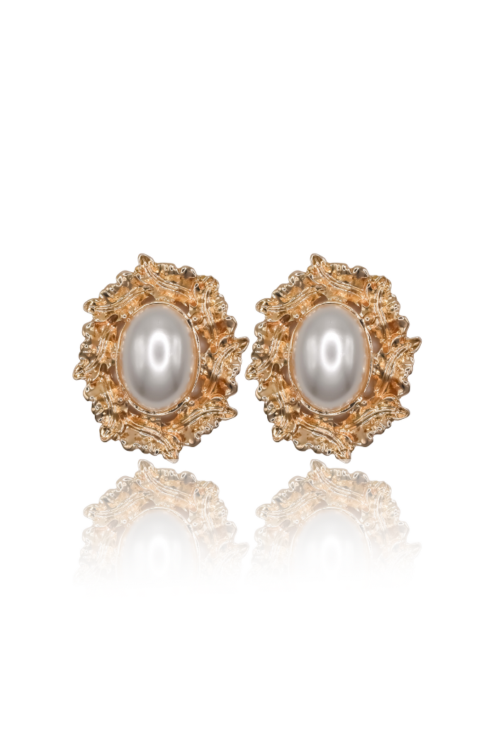 Elegant Gold Stud Earrings Collection: Add a Touch of Sophistication